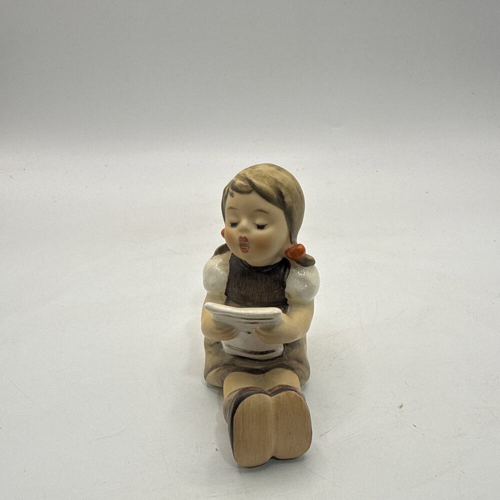 Hummel Bookworm Girl TMK 8. Small Figurine. Girl Reading.NB *